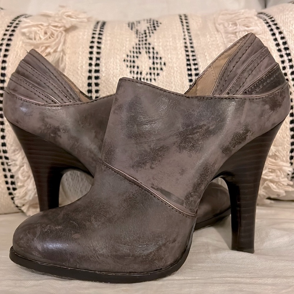 FRYE Valerie Piping Bootie